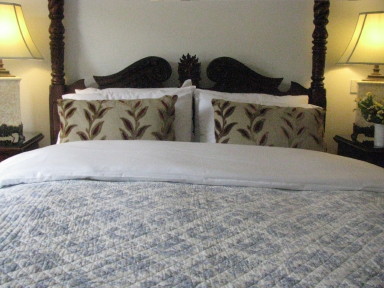 Bluebird Cottage - Main bedroom - larger image