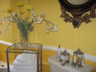 The Fullarton Suite - The bathroom was originally the butler's pantry - larger image