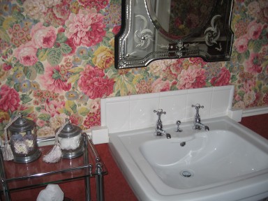 The Rose Bedroom - Large light bathroom - larger image